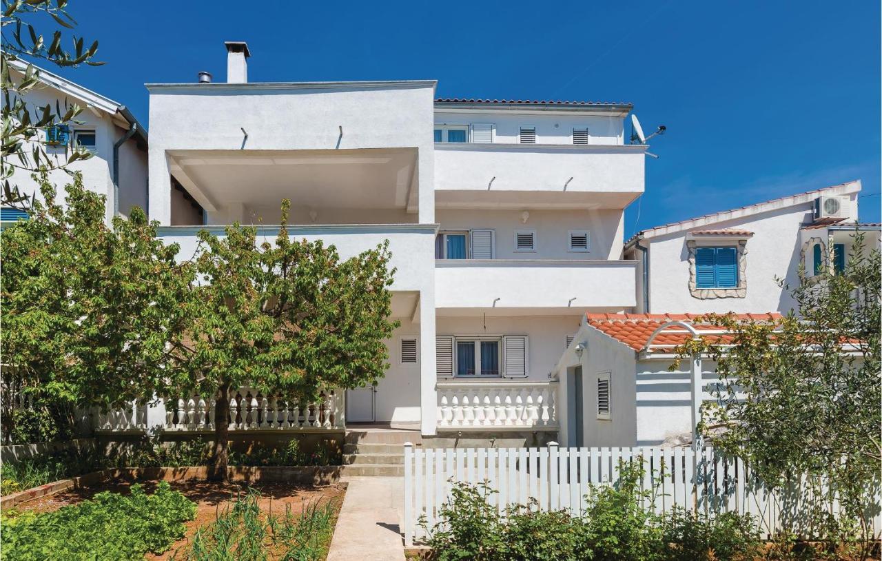 4 Bedroom Cozy Apartment In Vodice Extérieur photo